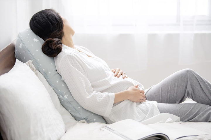 Medela graviditets- og ammepude, grå, 100% Oeko-Tex bomuld#MedelaPillowBuump