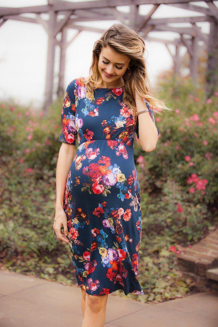 Anna graviditetskjole fra Tiffany Rose (midnight garden floral)